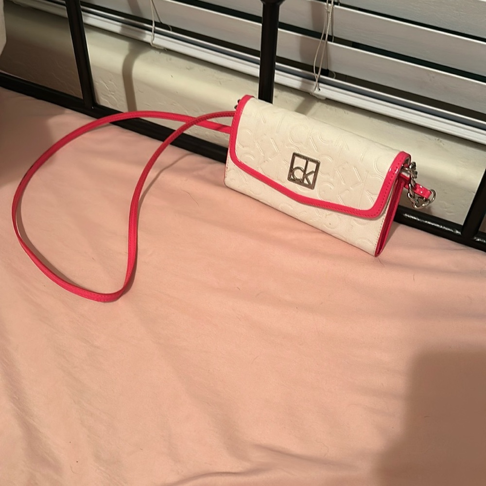 (EUC) Pink and white Calvin Klein crossbody
